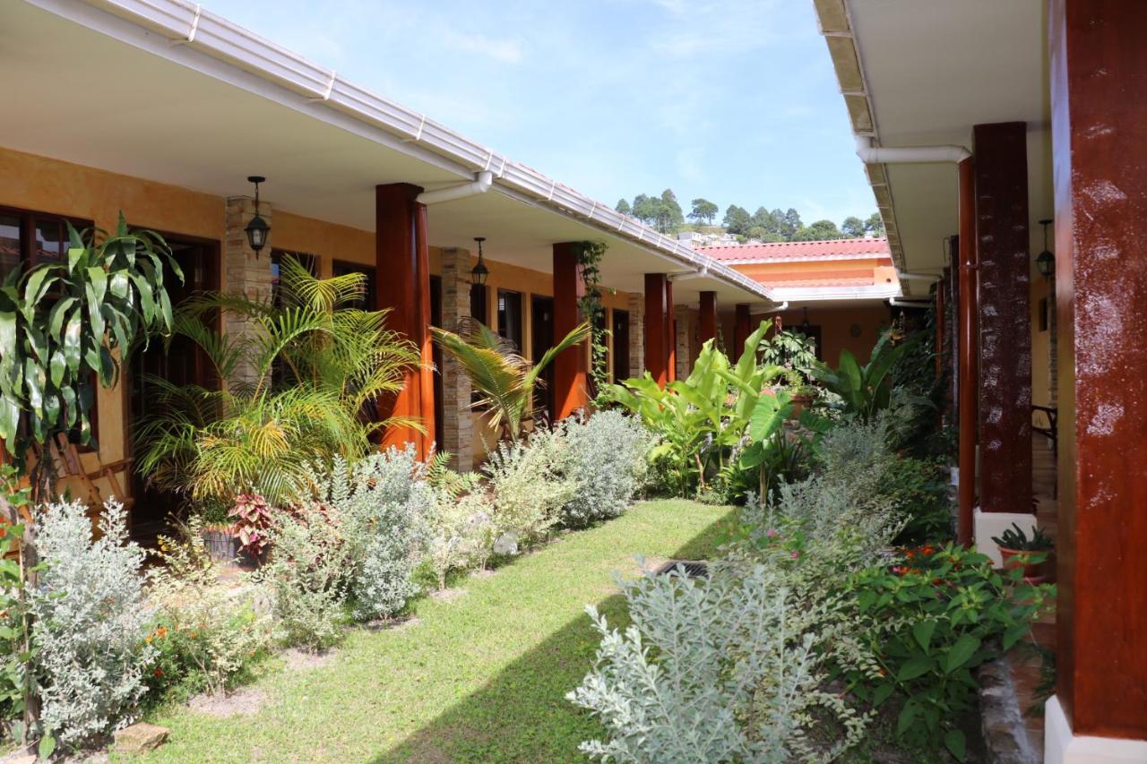 Posada Gema De Copan ซานตา โรซา เด โกปัน ภายนอก รูปภาพ